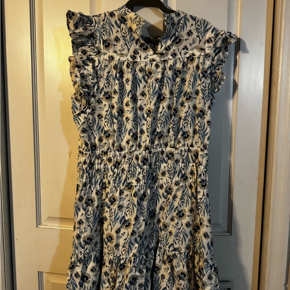 Universal Thread Blue and Tan Floral Top - Picture 2 of 4